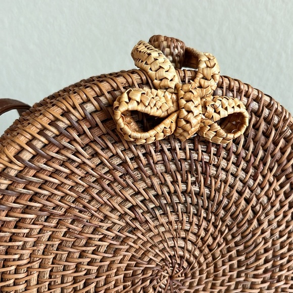Round Straw Crossbody Bag - Picture 5 of 14